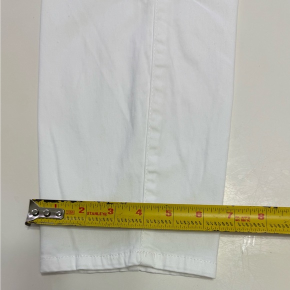 BUFFALO DAVID BITTON DAILY WHITE JEANS
mid-rise Size 10 or 30 - Picture 8 of 9